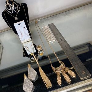 Gold- and silver-tone jewelry lot